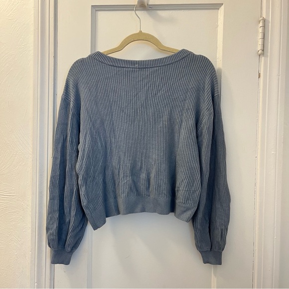 Lululemon Cashmere Blend Reversible Crossover Sweater in Chambray | size 6 - Picture 2 of 8